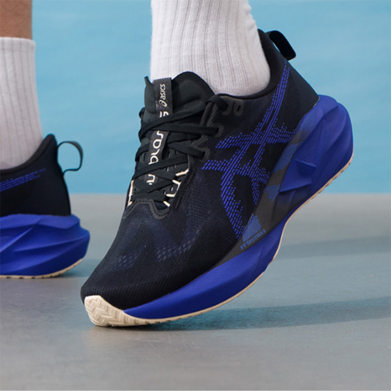Asics NOVABLAST 5 Schwarz Roya – Running Gear Asics Bewertung und Preis