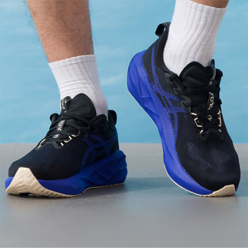 Asics NOVABLAST 5 Schwarz Roya – Running Gear Asics Bewertung und Preis